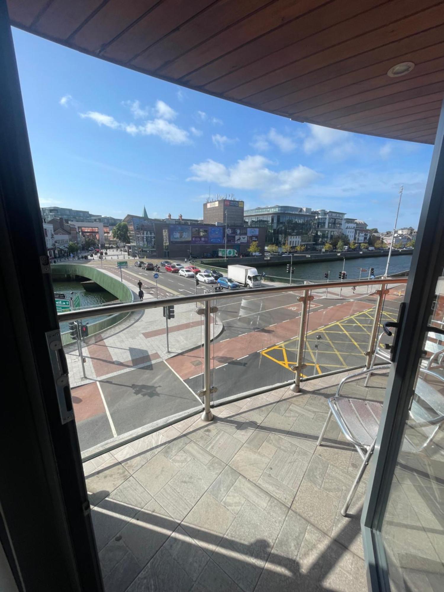 Fabulous And Sunny 2 Bed Apartment, In City Centre Cork Buitenkant foto