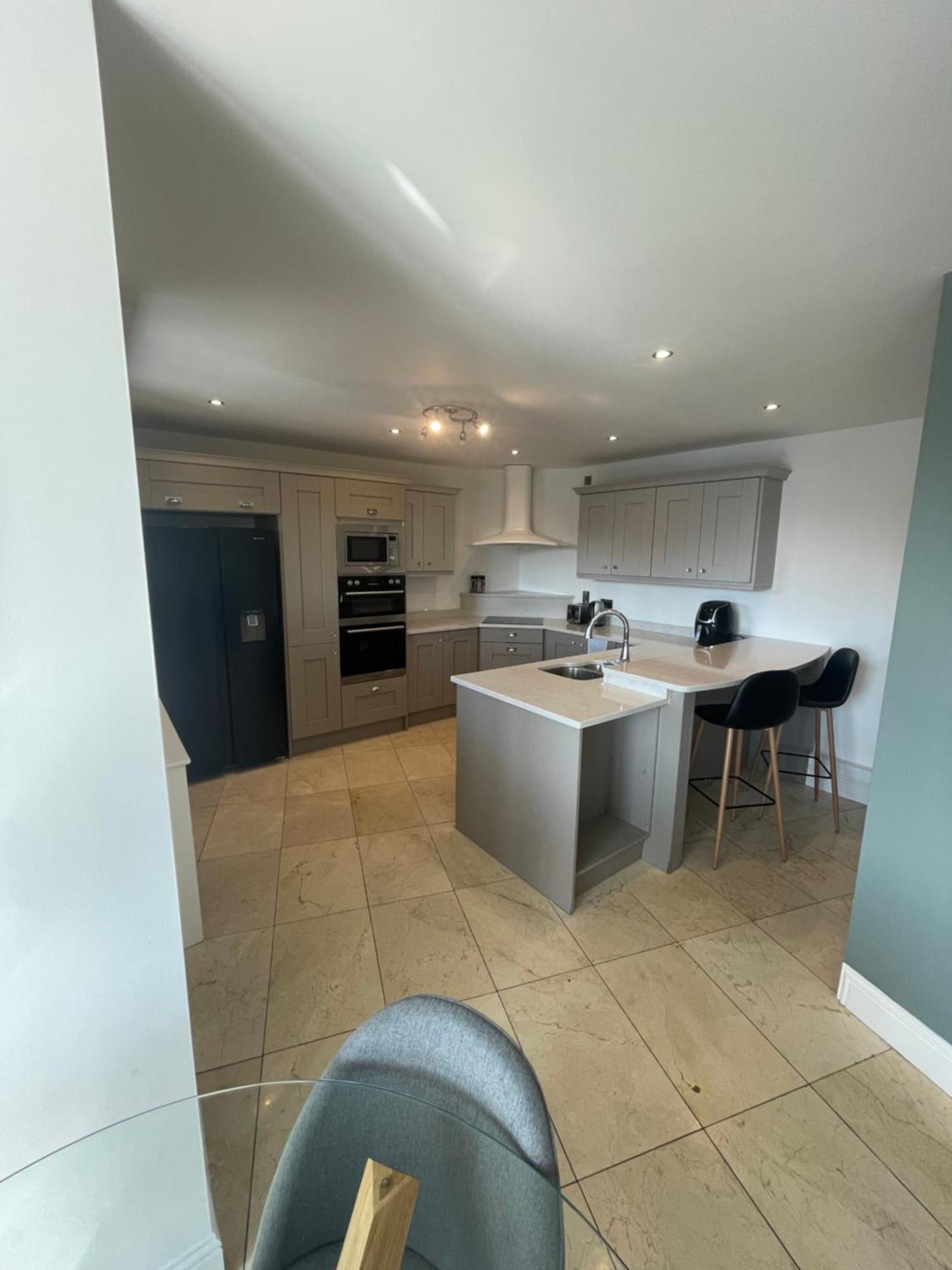 Fabulous And Sunny 2 Bed Apartment, In City Centre Cork Buitenkant foto